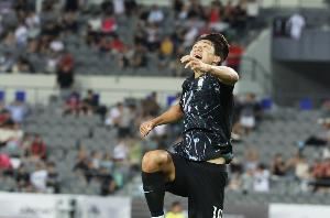 韩国前锋:打进A级赛事处子球很开心 父子都入选国家队不常见