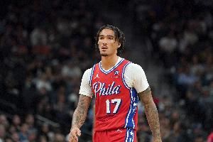 都挺铁的!76人半场33-30领先奇才 两队命中率均三成左右