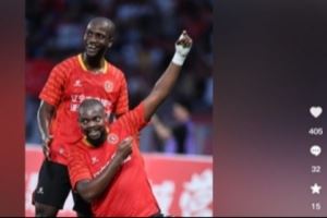  有心！辽宁铁人外援姆本扎亲承弯弓射雕致敬主帅李金羽