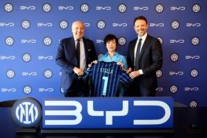  官方：国米&比亚迪达成全球汽车合作伙伴，提供70辆国米定制车辆