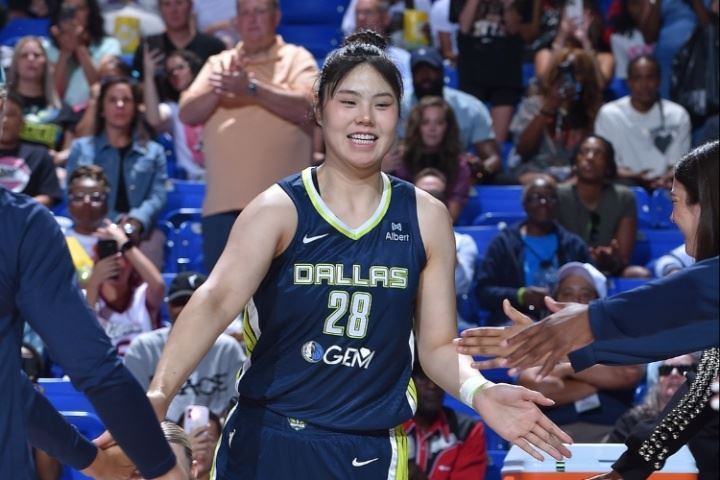  三分2中2！李月汝交易后首战老东家拿到8分10板 助飞翼轻取风暴